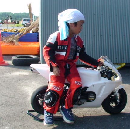 息子も夢中！ミニバイクレース