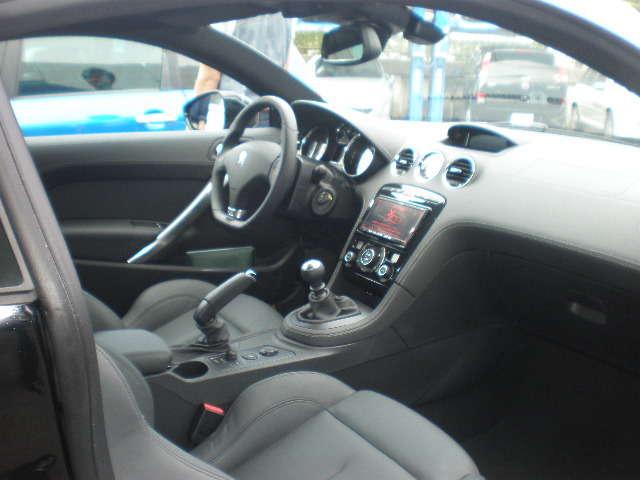 県内初左ハンドルRCZ！