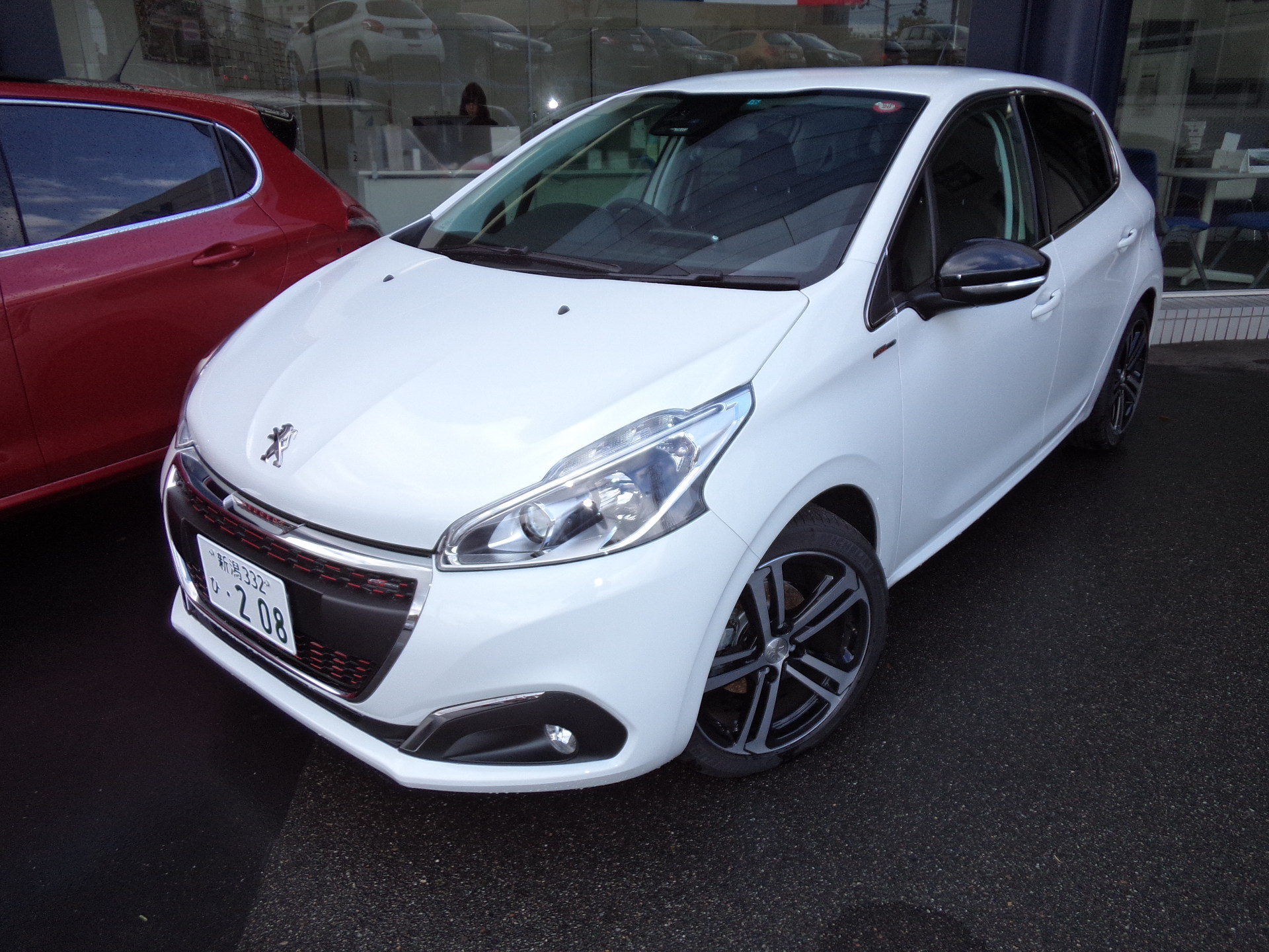 最新試乗車New208GTLineのご案内