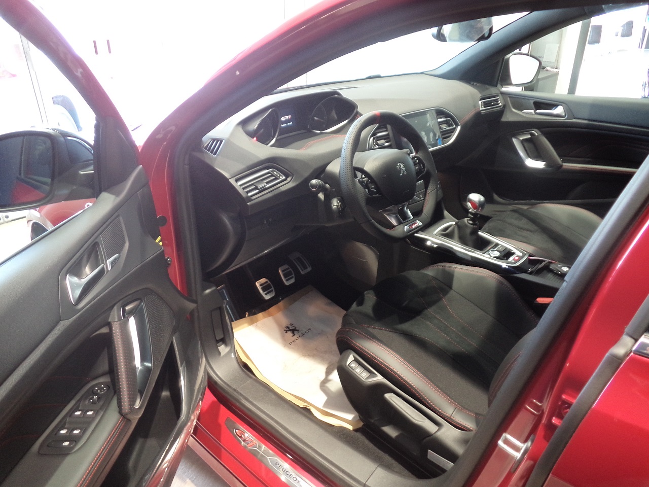 308 GTi 270 by PEUGEOT SPORT　期間限定展示！！