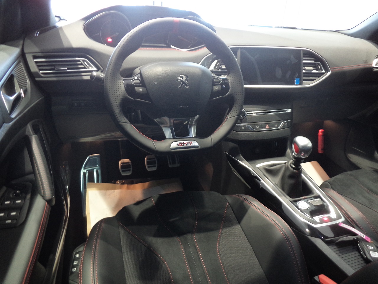 308 GTi 270 by PEUGEOT SPORT　期間限定展示！！