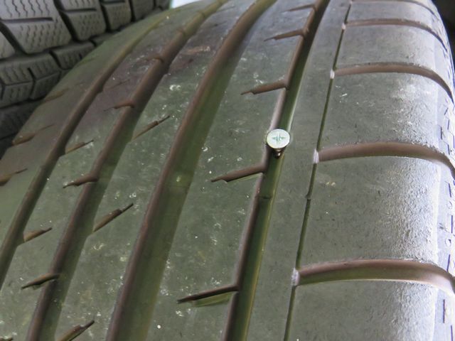お出かけ前に　タイヤ空気圧チェックを