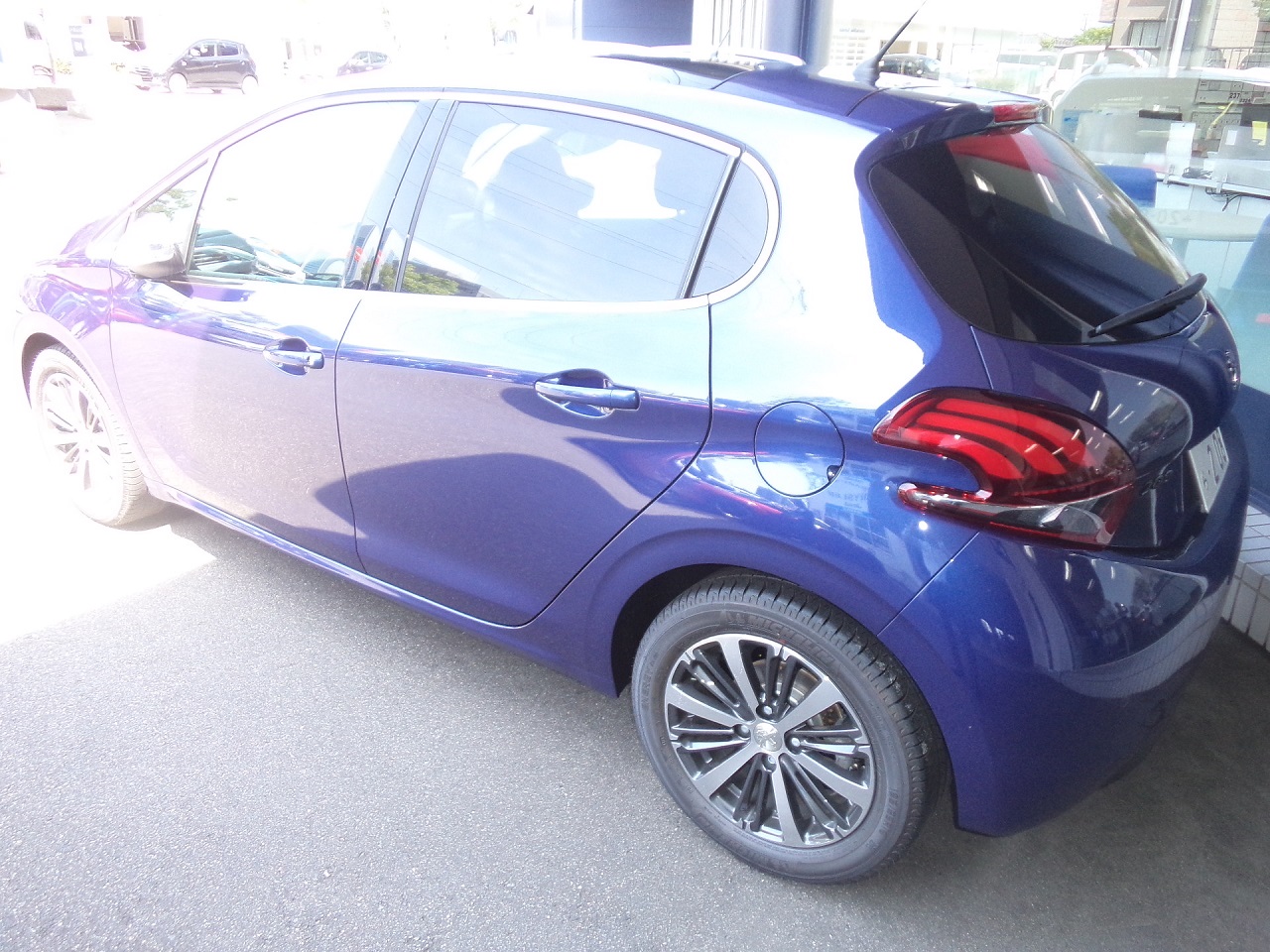 NEWデモカー　208・508SW　入庫しました！