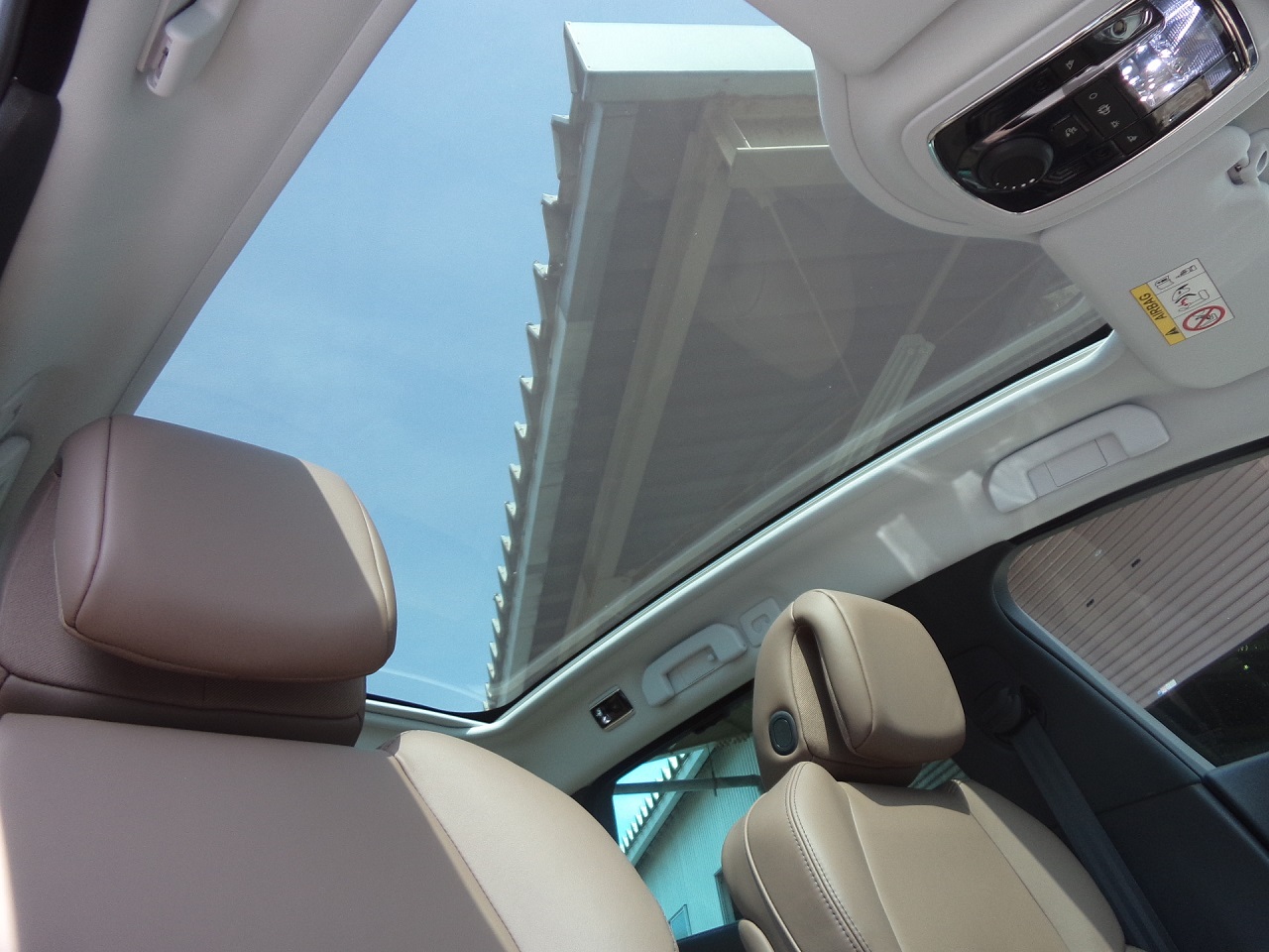 NEWデモカー　208・508SW　入庫しました！