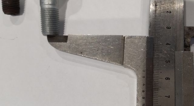 タイヤ付け替えの時期が参りました。