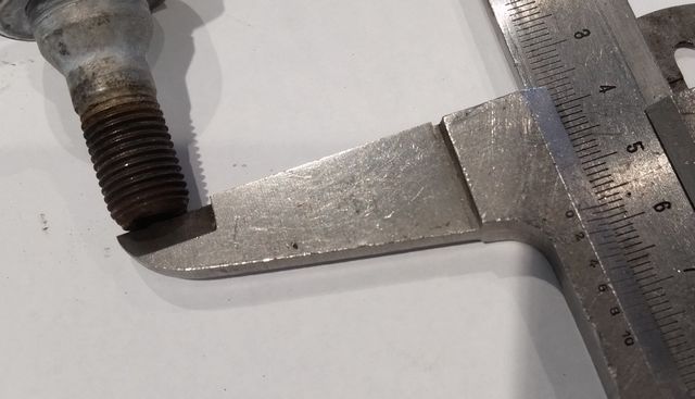 タイヤ付け替えの時期が参りました。