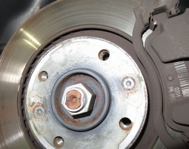 タイヤ付け替えの時期が参りました。