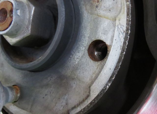 タイヤ付け替えの時期が参りました。