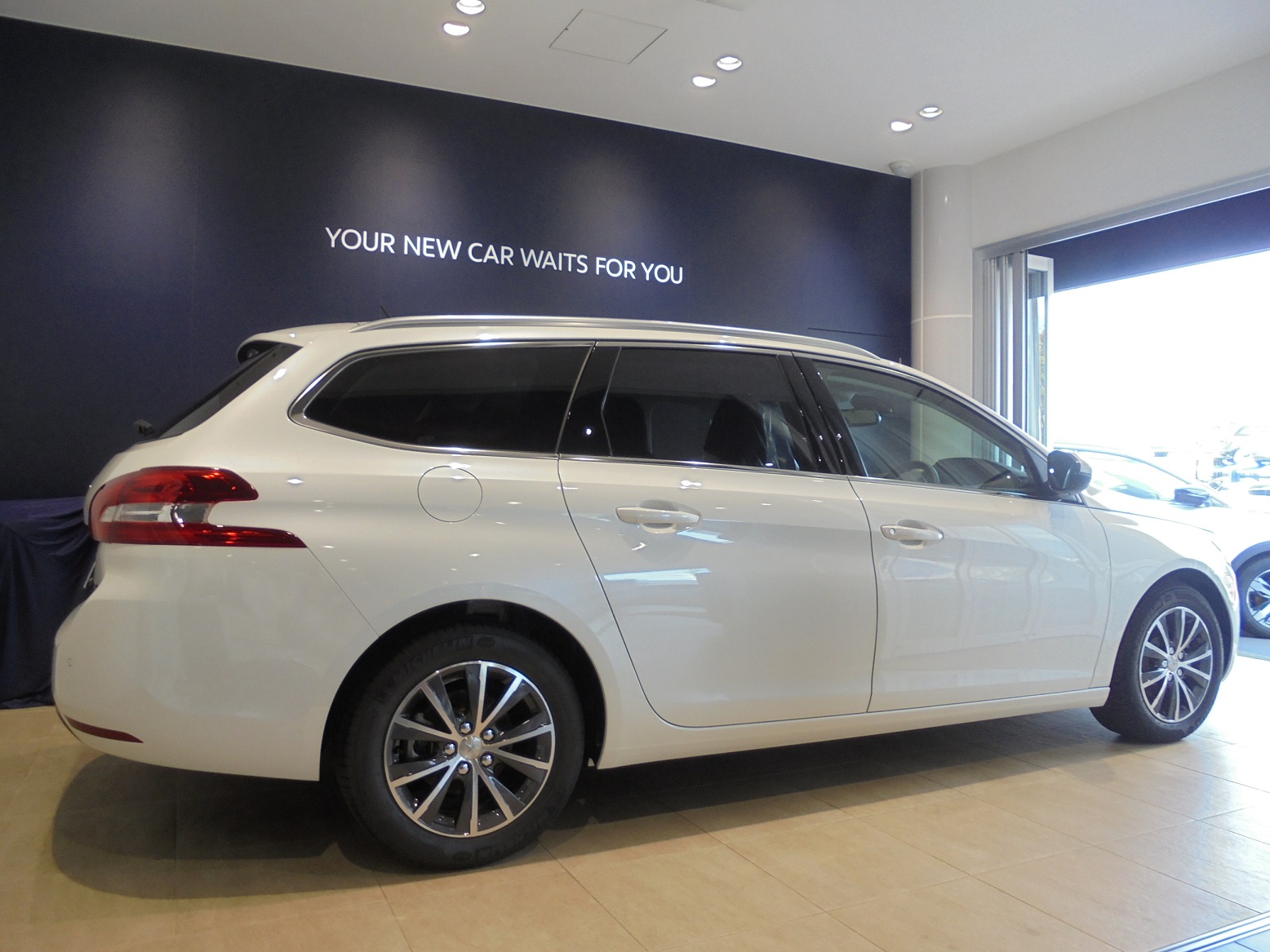 ～New308SW Allure BlueHDi ご納車～