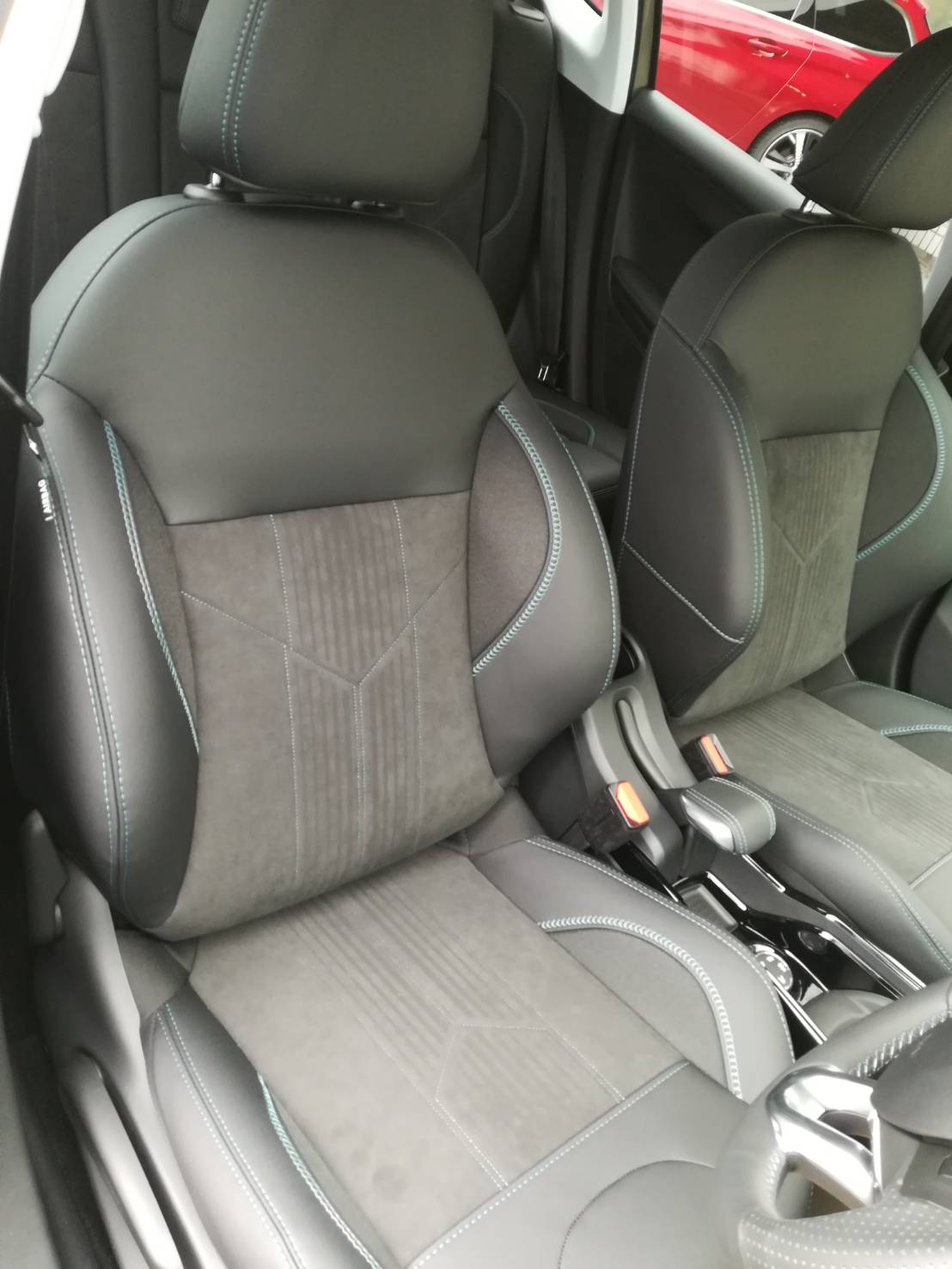 PEUGEOT２００８CROSSCITYデビューフェア開催中！！