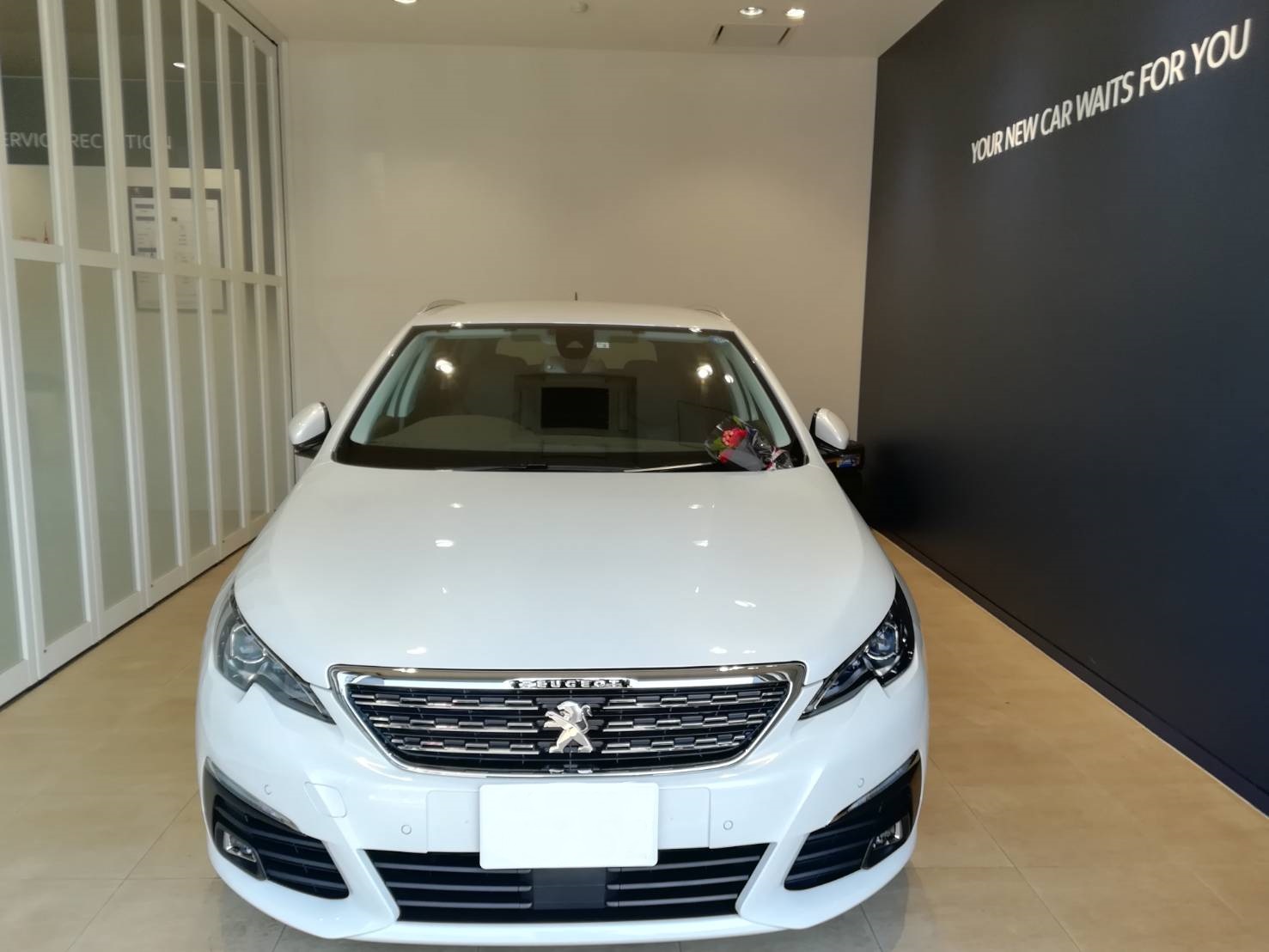 308 SW Allure BlueHDi　パール・ホワイト　ご納車。
