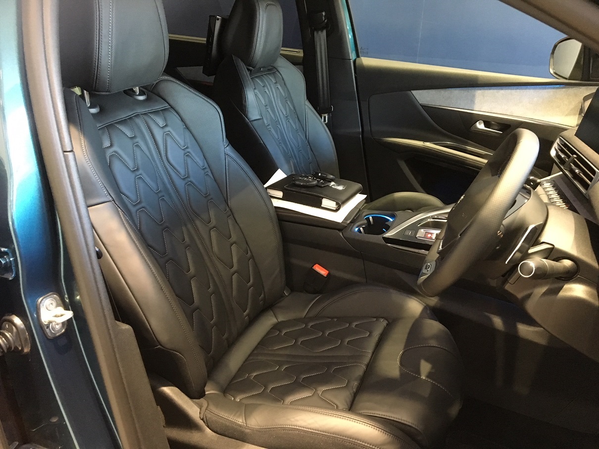 5008GT BleuHDi LEATHER ご納車