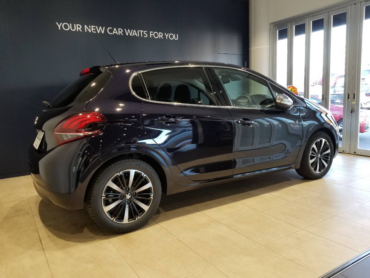 208 TECH PACK EDITION ダーク・ブルーご納車