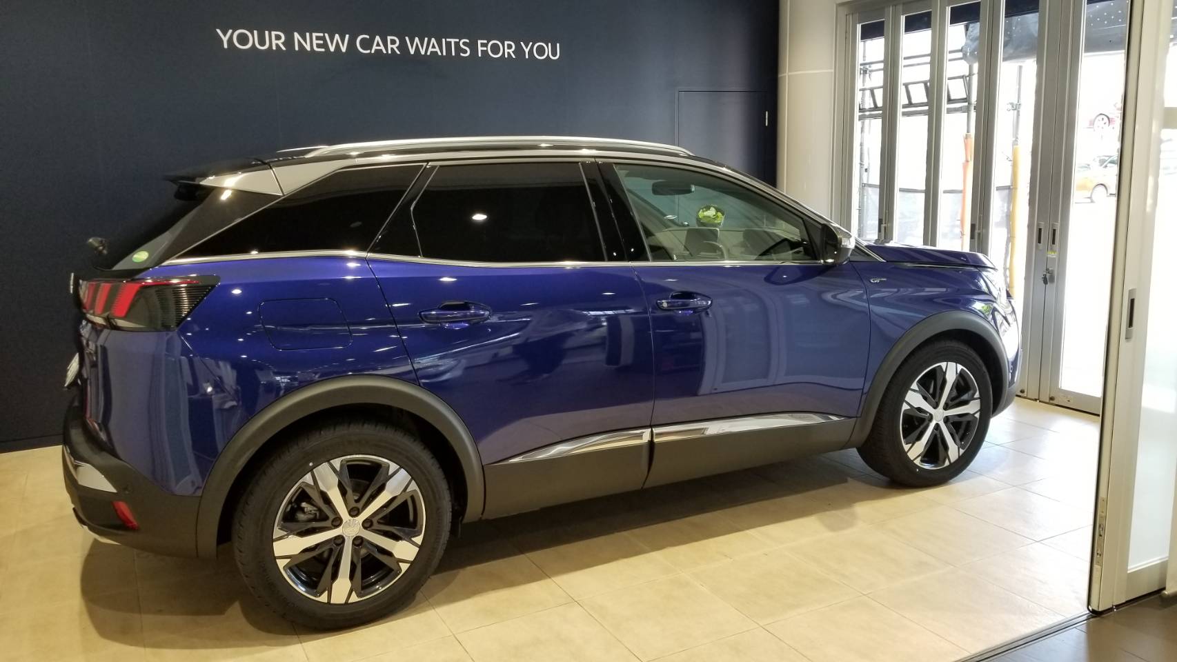 3008 GT BlueHDi FCP　マグネティック・ブルーご納車。