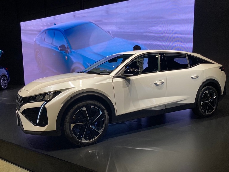 PEUGEOT 408 発表会