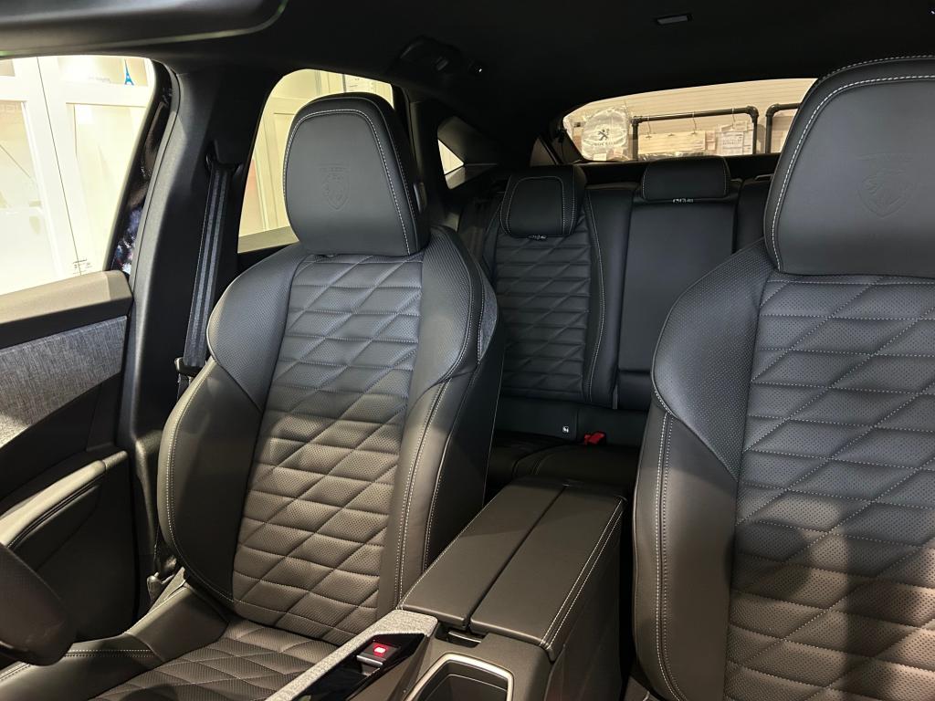 3008 GT HYBRID Black Edition 納車