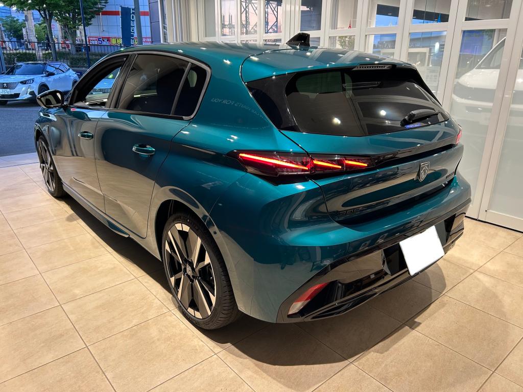 NEW 308 HYBRID 登場